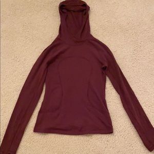 maroon lulu lemon tight shirt with hood
